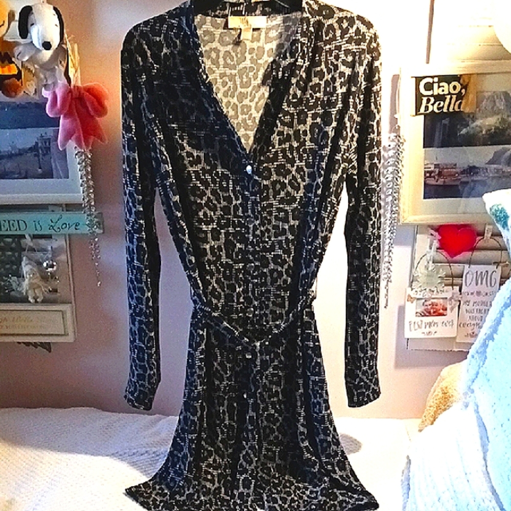 Gorgeous! Michael Kors Long Sleeve Leopard Print Dress Logo Silver Snap Design L